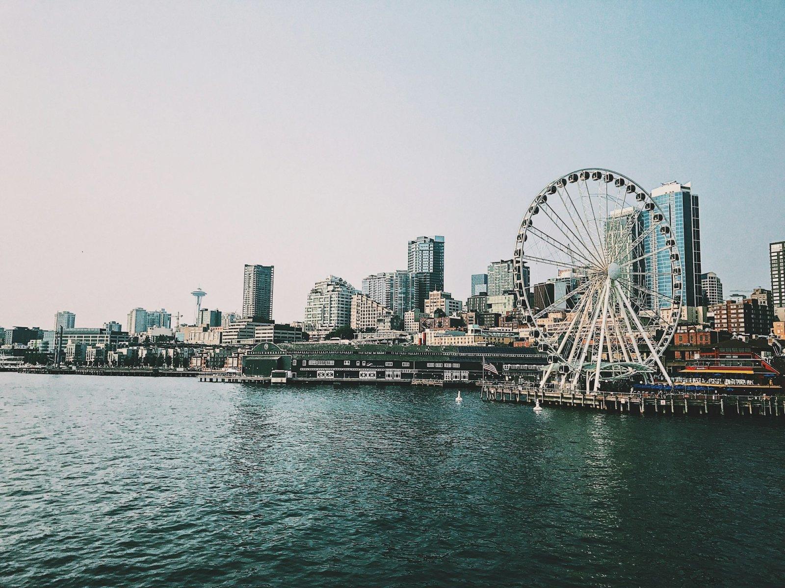 Seattle waterfront and the Great Wheel on Elliott Bay